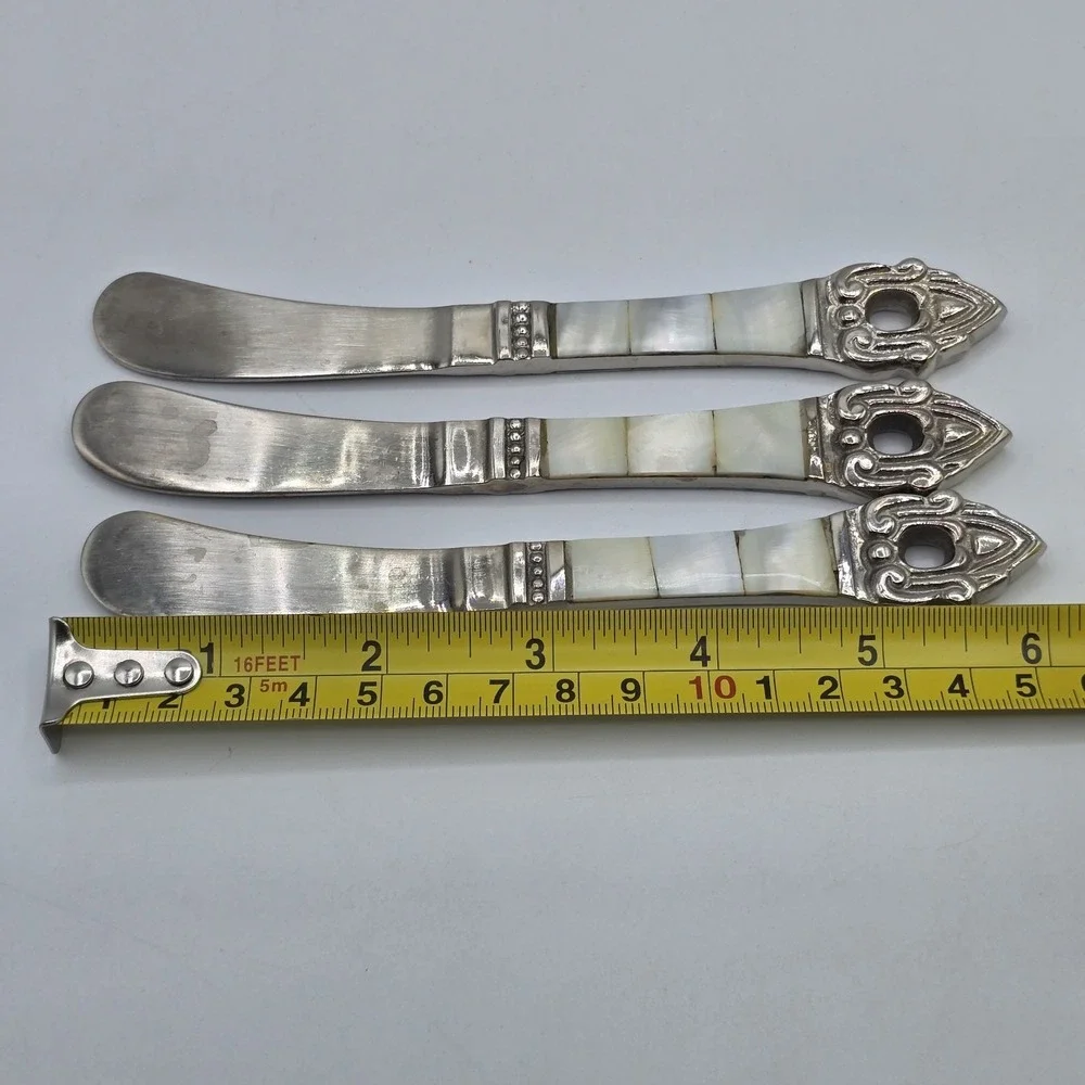 Bombay Baroque Pate Appetizer Set 3 Knives Mother of Pearl Shell Habdles